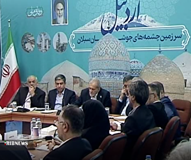 احزاب و سیاسیون باید در میدان عمل خود را نشان دهند