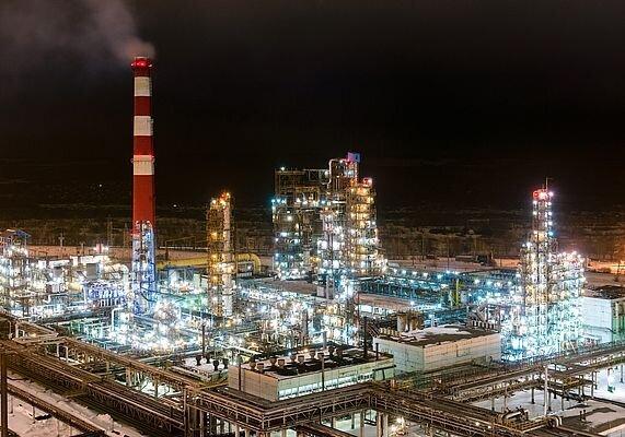 آتش‌سوزی در پالایشگاه نفت روسیه پس از حمله پهپادی