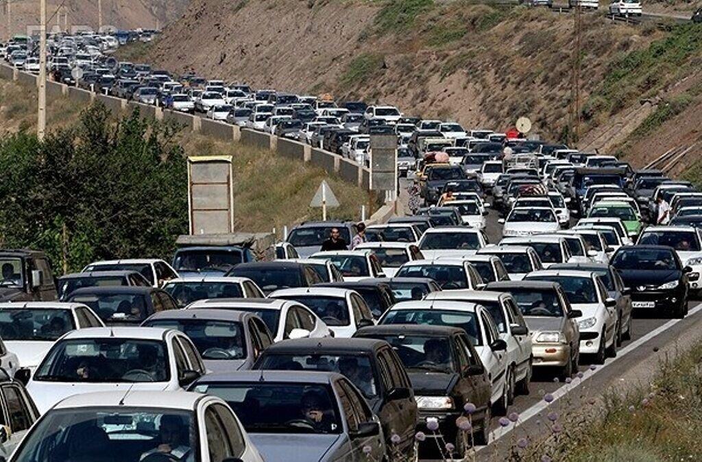 ترافیک سنگین در خروجی‌های ۳ استان | ورود موج گسترده‌ مسافران به تهران