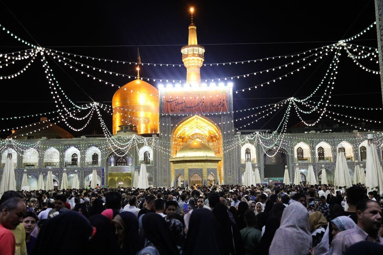 شکوه میلاد نبوی زیر گنبد طلای امام رضا(ع)