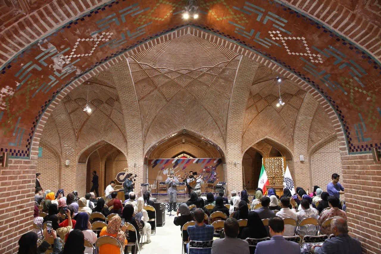 محفل شعر «بیرلیک گونشی» پس از سال‌ها خاموشی در اردبیل برگزار شد