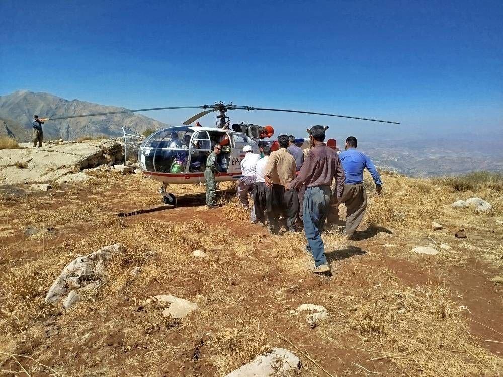 نجات فرد سقوط کرده از درخت گردو در سروآباد با کمک اورژانس هوایی سنندج