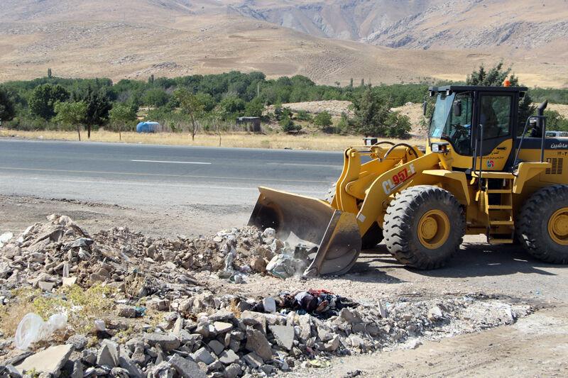 ۱۶ هزار تن نخاله از محورهای مواصلاتی آذربایجان‌غربی جمع آوری شد
