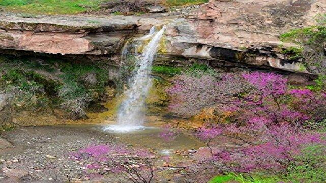 آبشار دال آو لرستان ردپای آب ها در میان رنگ‌های طبیعی و رویایی + فیلم